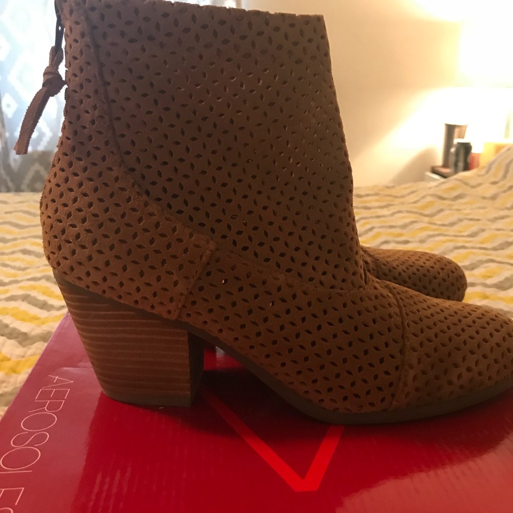 New in box Aerosoles Vital Sign Boots